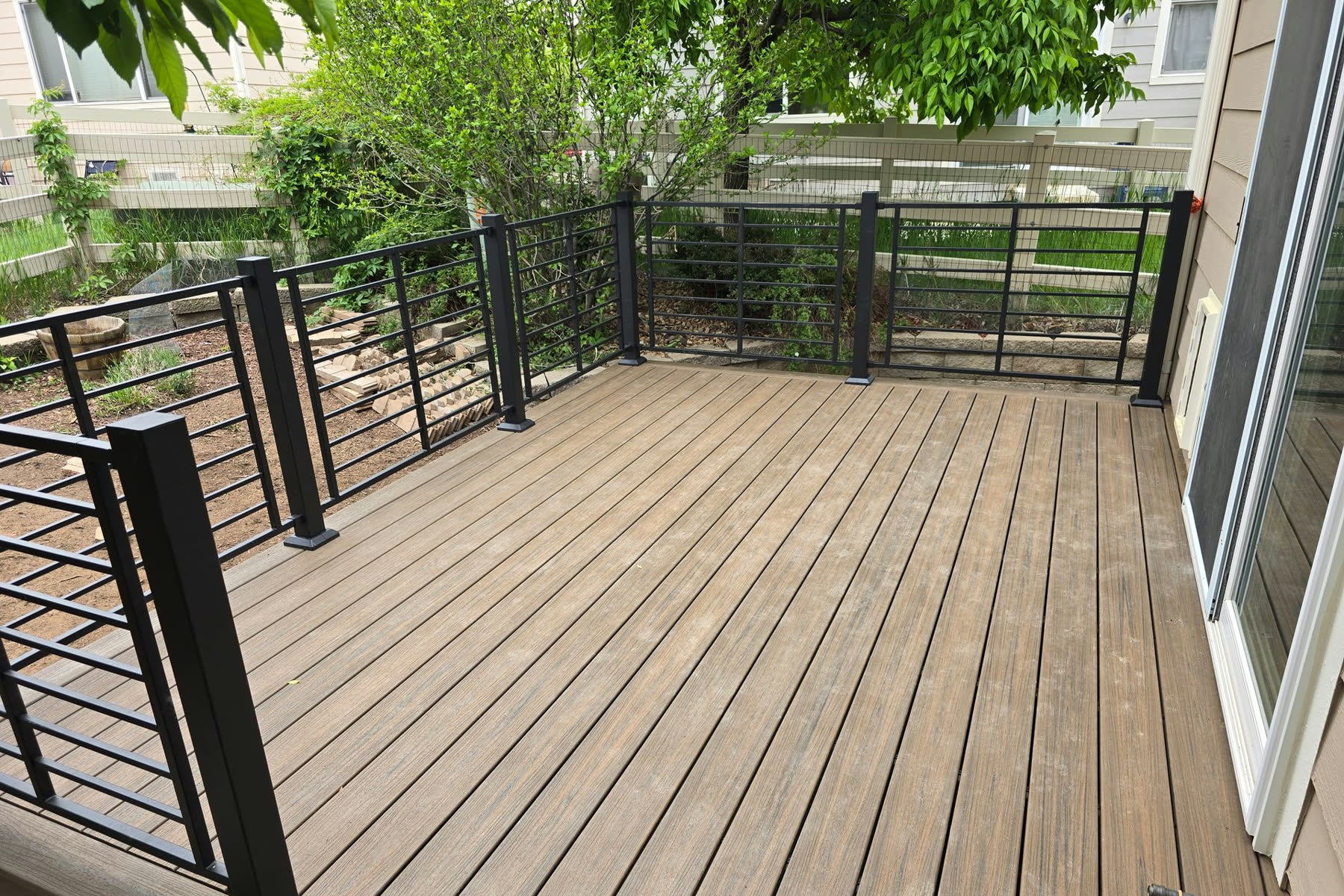 Composite deck with black horizontal metal railing